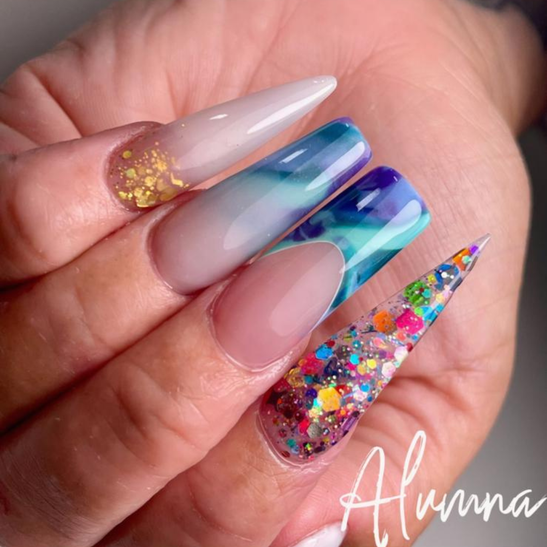 UÑAS LARGAS Y TÉCNICAS COMERCIALES