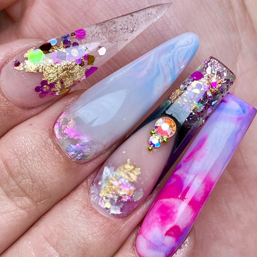 UÑAS LARGAS Y TÉCNICAS COMERCIALES
